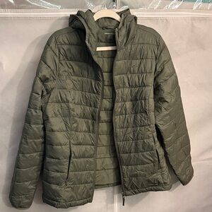 Amazon Essentials Women's Puffer Jacket - Olive Green